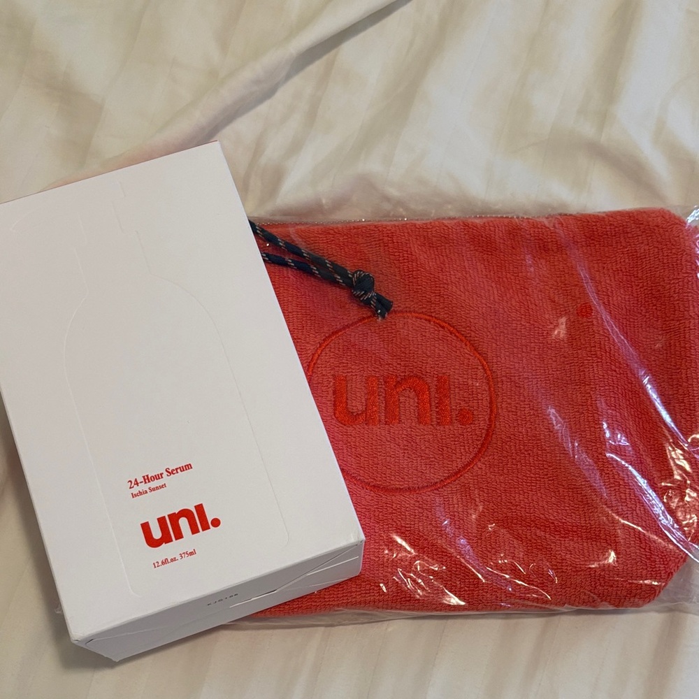 Uni 24 hour body serum